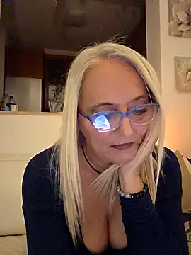 kikkastar online show from November 6, 9:10 pm