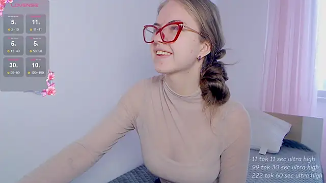 Sarah HS online show from April 21, 11:28 am