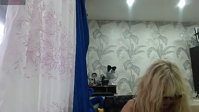 CamDiva113 online show from November 14, 8:58 am