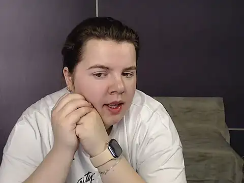 so shy online show from September 9, 8:03 am