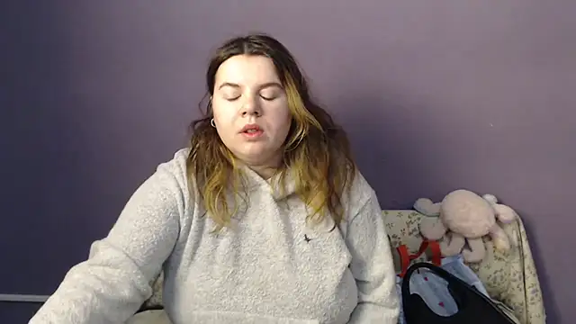 so shy online show from February 7, 7:23 am