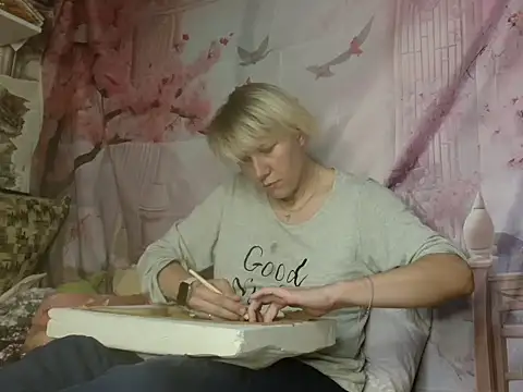 Snapshot of ElenaMaeer chatting on September 20, 6:28 pm ElenaMaeer online show from September 20, 6:28 pm