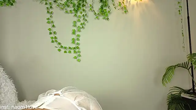 Naomi Girly online show from November 3, 4:44 pm