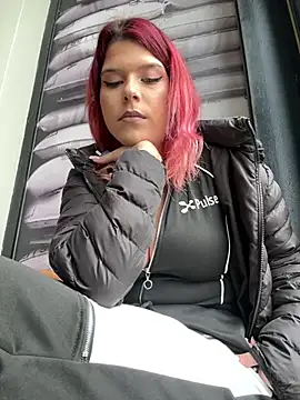 RiriRoseey online show from February 9, 9:55 am