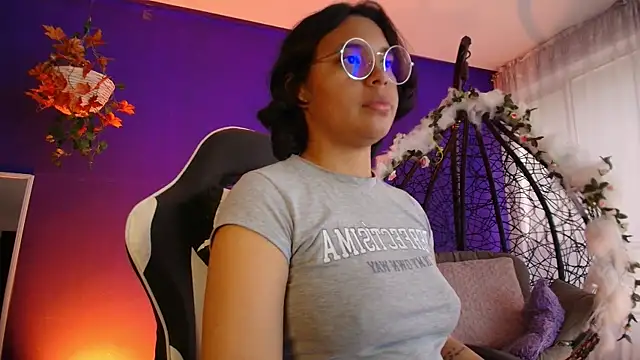 Emmapark  online show from April 11, 7:39 pm