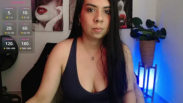 miis laiila online show from August 6, 2:18 am