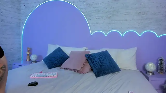 Giaa Ross online show from January 7, 7:39 pm