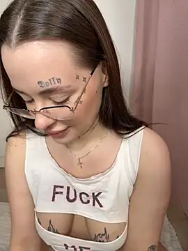 Snapshot of fuckdoll_18 chatting on October 2, 8:30 am fuckdoll 18 online show from October 2, 8:30 am