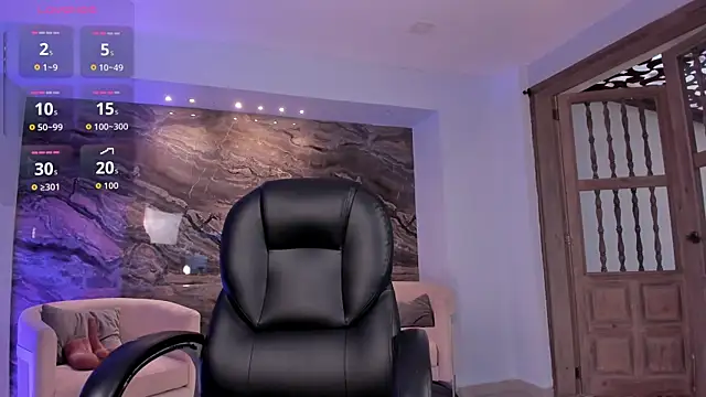 RoxanneHill  online show from April 2, 2:36 pm