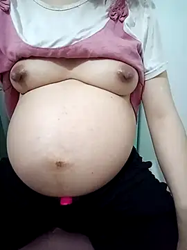 SweetGirl2k2 online show from April 17, 11:40 pm