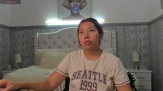 sexylaurita online show from April 21, 11:28 am