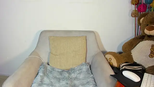 helena copper  online show from March 12, 5:43 am