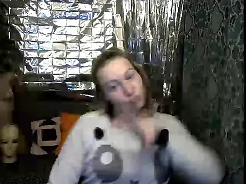 wLESLYMOSw online show from February 7, 6:34 pm