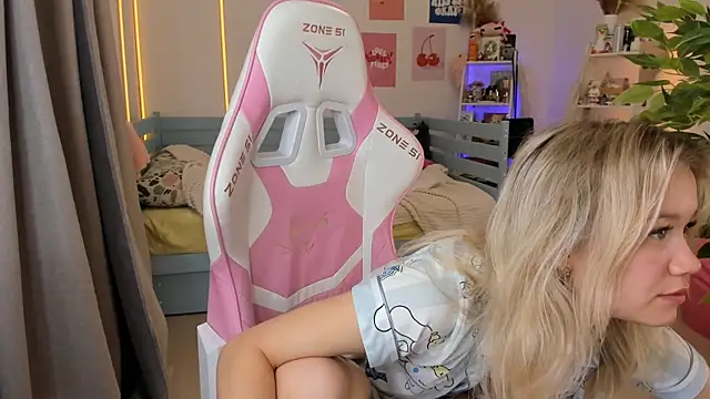 Lily Young online show from November 24, 4:58 am