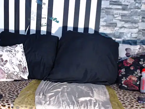 Snapshot of BigHotMatureXx chatting on October 29, 9:46 am BigHotMatureXx online show from October 29, 9:46 am