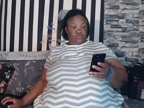 Snapshot of BigHotMatureXx chatting on September 18, 9:08 am BigHotMatureXx online show from September 18, 9:08 am