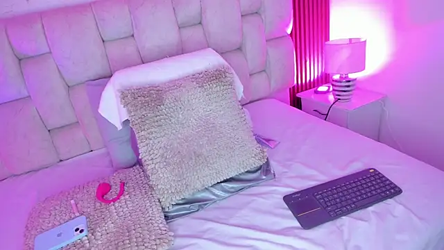 SophiaWylde online show from October 29, 8:29 am