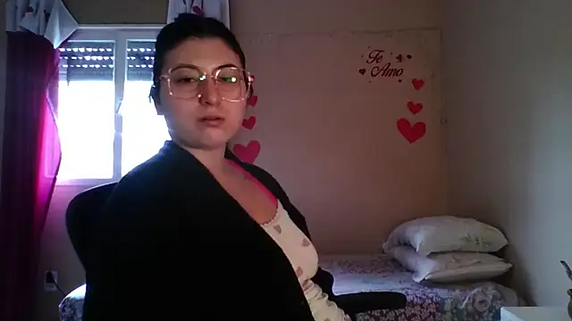 imsohornydacom online show from February 15, 6:18 pm