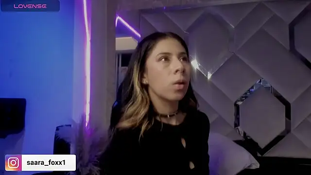 Sara Foxx1 online show from April 8, 7:05 pm