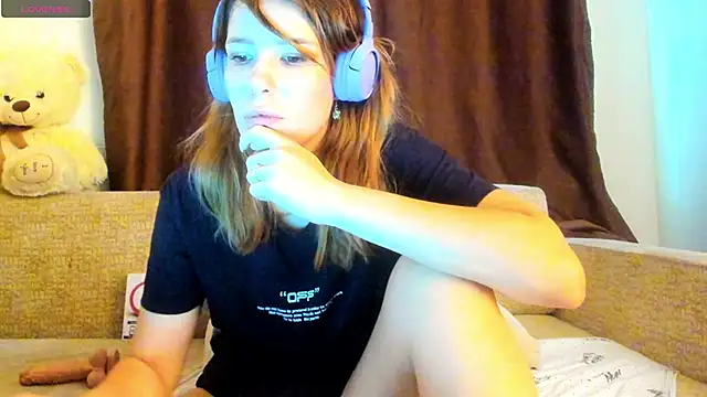 Snapshot of Leila_purr18 chatting on September 12, 9:29 am Leila purr18 online show from September 12, 9:29 am