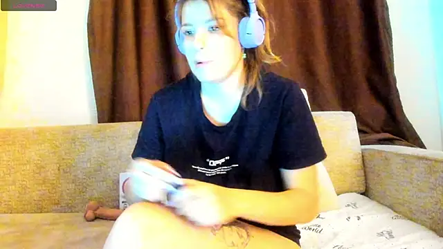 Snapshot of Leila_purr18 chatting on September 13, 11:51 am Leila purr18 online show from September 13, 11:51 am