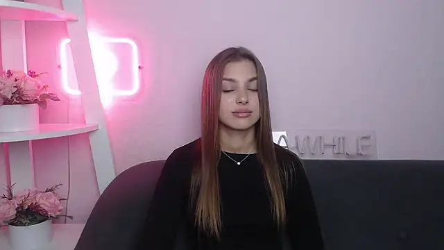 MilanaAngelAs online show from November 17, 6:03 am