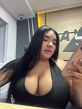 little lissiee online show from May 10, 4:42 pm