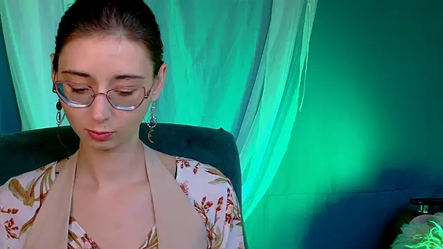 Snapshot of Orianna_Fox chatting on October 10, 1:27 pm Orianna Fox online show from October 10, 1:27 pm