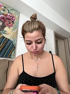 AllysonK online show from March 8, 11:25 am