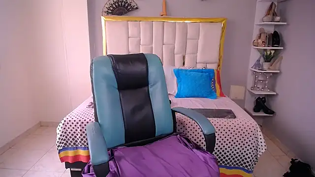 red moon 2 online show from April 7, 9:17 pm