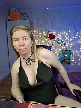 D0nna  online show from April 10, 10:38 pm