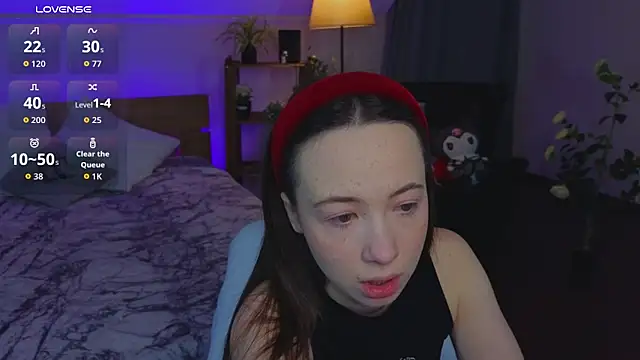 Hayle Hill online show from April 13, 1:18 am