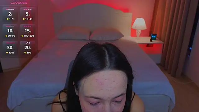 Hayle Hill online show from December 1, 2:37 am