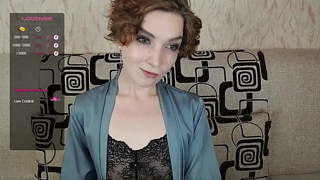 Snapshot of TinaWince chatting on October 4, 5:02 am TinaWince online show from October 4, 5:02 am