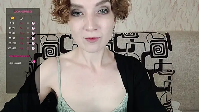 Snapshot of TinaWince chatting on October 13, 5:10 am TinaWince online show from October 13, 5:10 am