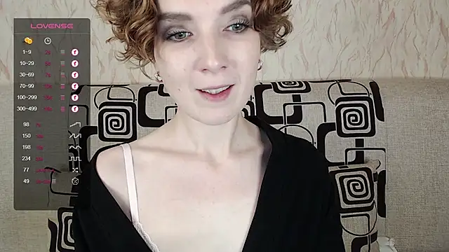 Snapshot of TinaWince chatting on October 12, 4:59 am TinaWince online show from October 12, 4:59 am