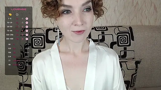 Snapshot of TinaWince chatting on October 3, 5:01 am TinaWince online show from October 3, 5:01 am