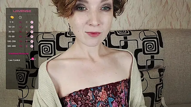 Snapshot of TinaWince chatting on September 19, 5:28 am TinaWince online show from September 19, 5:28 am