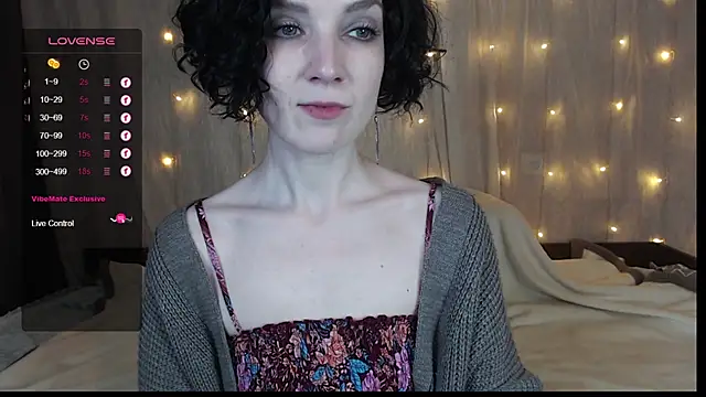 Snapshot of TinaWince chatting on December 2, 7:10 am TinaWince online show from December 2, 7:10 am