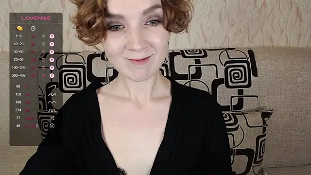 Snapshot of TinaWince chatting on October 5, 5:12 am TinaWince online show from October 5, 5:12 am