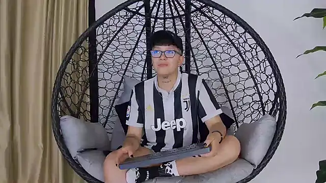 alex noa online show from December 3, 7:49 pm