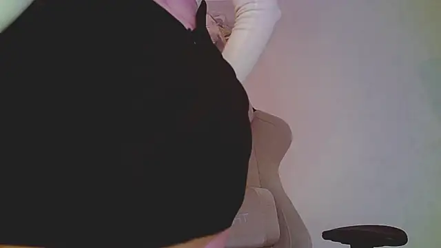 mia raspberrie online show from April 28, 10:13 pm