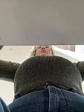 Teya moon  online show from April 9, 12:54 pm