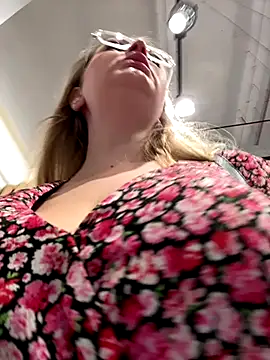 Snapshot of Teya_moon_ chatting on September 13, 1:52 pm Teya moon  online show from September 13, 1:52 pm