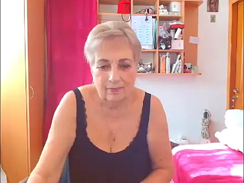 Snapshot of Victoria5643 chatting on October 15, 9:56 am Victoria5643 online show from October 15, 9:56 am