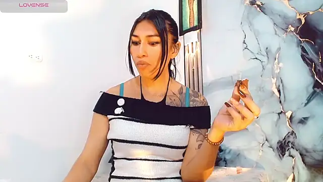 Snapshot of khiara_moretti chatting on October 8, 11:47 am khiara moretti online show from October 8, 11:47 am