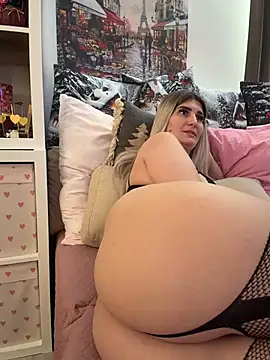 EvelynFrances online show from January 17, 11:07 am