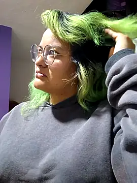 lucky-leah online show from September 26, 4:32 am