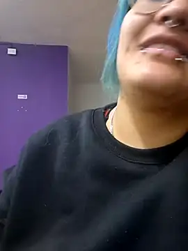 lucky-leah online show from April 8, 3:30 am