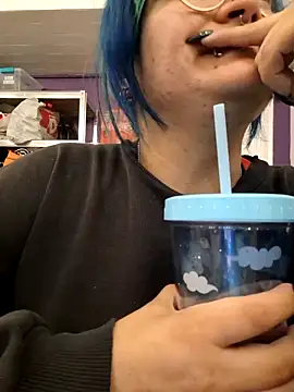 lucky-leah online show from February 28, 4:23 am